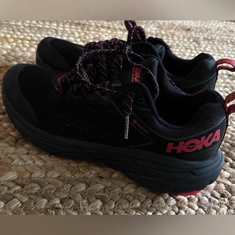 NEW Hoka women’s size 7.5